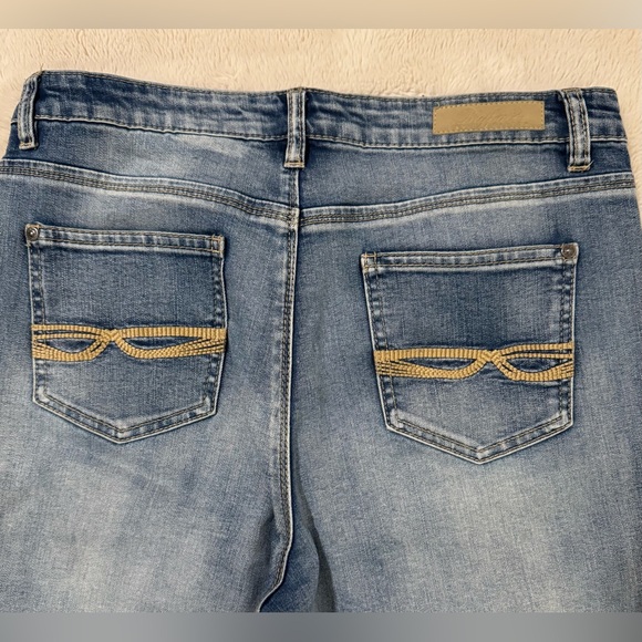 Buffalo David Bitton Light Blue Denim Jeans
(Listing #41) - Picture 3 of 10